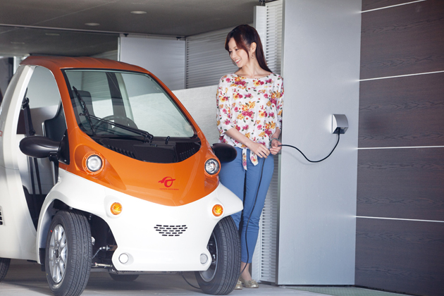 超小型電気自動車 Coms コムス 発表会速報 セブンイレブンで宅配サービス用に大量採用 新型車リリース速報 Mota