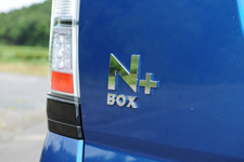 ホンダ N BOX+（プラス）テールのN BOX+ロゴ