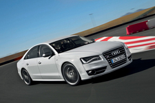 「Audi S8」