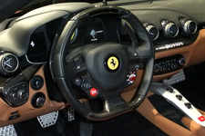 フェラーリ F12ベルリネッタ ステアリングホイール
