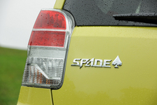 トヨタ 新型スペイド(スペード)リアオーナメント