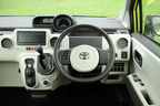 トヨタ 新型スペイド（スペード）ステアリング付近