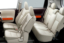 新型 ポルテ/新型 スペイド インテリア