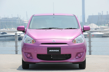 三菱 ミラージュ「G」[ボディカラー：カシスパープルメタリック]　エクステリア・正面