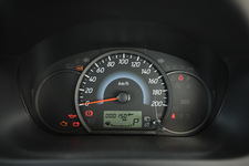 三菱 ミラージュ「E」[価格：998,000円(消費税込み)]　メーター周り