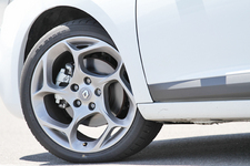 ルノー 新型 メガーヌ エステート GT 18インチダークメタルアロイホイール