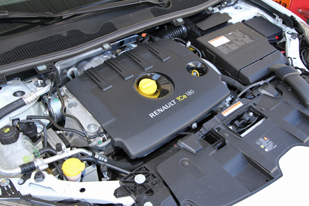 ルノー 新型 メガーヌ エステート GT　2.0リッター 直4 DOHC 16V ツインスクロールターボエンジン