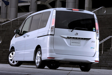 日産 セレナハイブリッド（S-HYBRID）リアイメージ