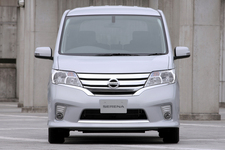 日産 セレナハイブリッド（S-HYBRID）フロントビュー