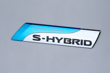 日産 セレナハイブリッド S-HYBRIDロゴ
