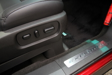助手席6WAYパワーシートはXLTにも標準装備となった【フォード エクスプローラー 2013年モデル】