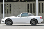 マツダ 新型 ロードスター RS[ボディカラー：クリスタルホワイトマイカ]　サイドビュー(クローズ時)