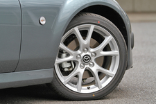 マツダ 新型 ロードスター RS RHT[ボディカラー：ドルフィングレーマイカ]　205/45R17タイヤ+新デザインの17インチアルミホイール(シルバー)