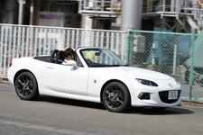 マツダ 新型 ロードスター RS[ボディカラー：クリスタルホワイトマイカ]　走行シーン4