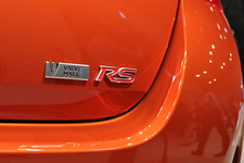 [トヨタ 新型「AURIS(オーリス)」記者発表会]トヨタ 新型 オーリス RSのエンブレム