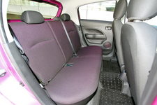 三菱 新型 ミラージュ(ブラック内装車)　リアシート