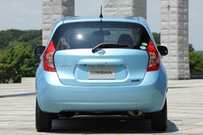 新型ノート(日産)リアビュー