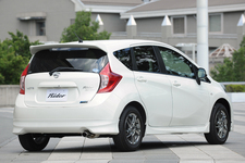 新型ノートライダー(オーテック)リアイメージ