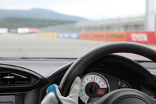 「CAN-Gateway ECU」を取り付けた86によるサーキット体験試乗