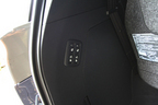 トヨタ エスティマハイブリッド（2012年マイナーチェンジモデル）3列目シートの電動格納スイッチ