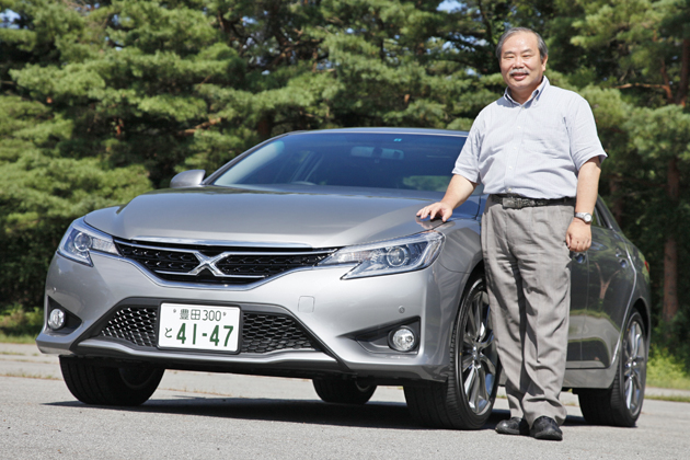 トヨタ 新型 マーク X　250G "S パッケージ"[2012年8月マイナーチェンジモデル]と筆者の松下宏さん