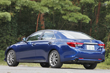 トヨタ 新型 マーク X　PREMIUM(3.5L)[2012年8月マイナーチェンジモデル]　リア・エクステリア