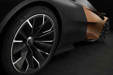 プジョー、3.7リッターV8エンジンを搭載したハイブリッドコンセプト