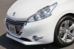プジョー 208 Allure(アリュール)[3ドアハッチバック･1.2リッター][ボディカラー：ビアンカ・ホワイト]　フロントフェイス周り