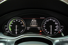 アウディ A6 ハイブリッド 新型車速報