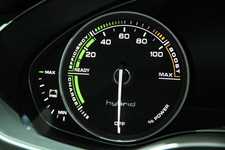 アウディ A6 ハイブリッド 新型車速報