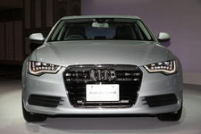 アウディ A6 ハイブリッド 新型車速報