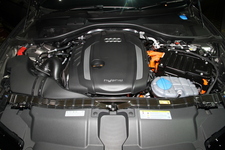 アウディ A6 ハイブリッド 新型車速報