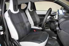 トヨタ 新型EV(電気自動車)「eQ」(イーキュー)　フロントシート