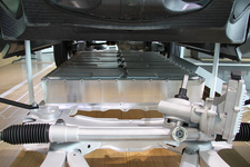 カーボンファイバー(CFRP)を採用した「LifeDrive構造」スケルトン・モデル