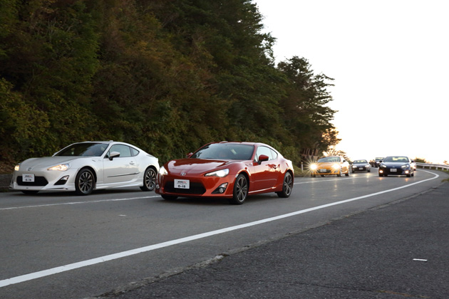 「86S(ハチロックス)」[2012年10月13日土曜日：箱根 TOYO TIRES ターンパイク]「DAWN DRIVE」ビューポイントに差し掛かると、絶妙なタイミングで日の出が！