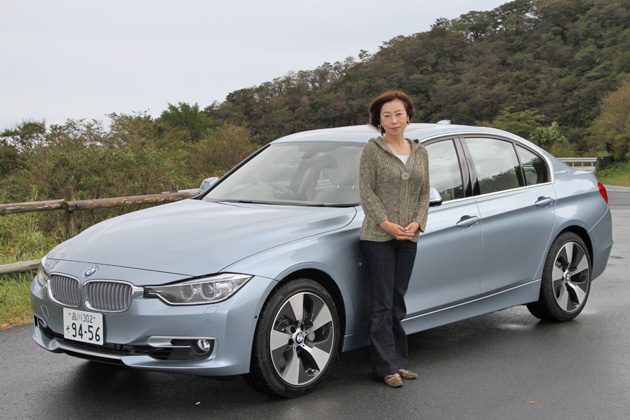 BMW ActiveHybrid 3を試乗したレポーター、飯田裕子さん