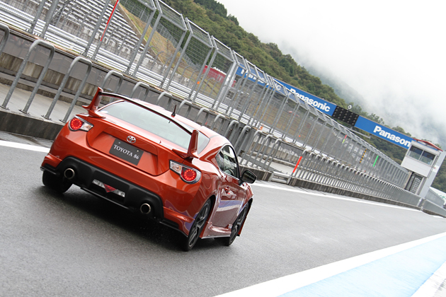 86ファクトリーチューン＆86TRD仕様＆86エアロスタビライジングフィン