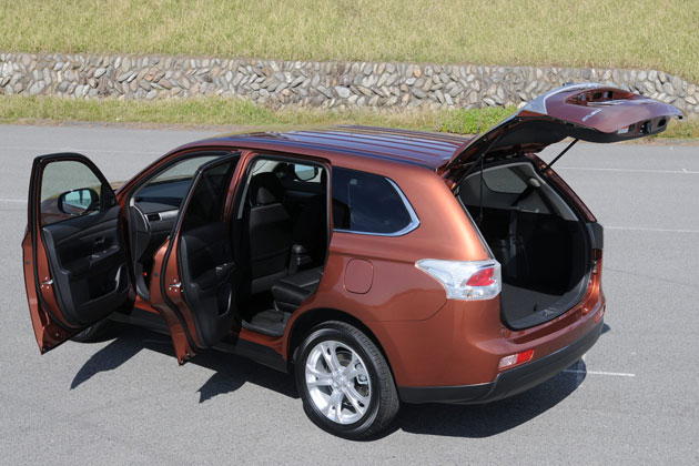 三菱 アウトランダー