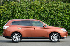 三菱 新型アウトランダー