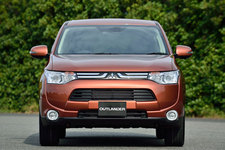 三菱 新型アウトランダー