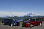【DESIGNER’S ROOM】富士山を前に佇むマツダ 新型 アテンザ セダン(右)と同ワゴン(左)[箱根で行われた記者向け試乗会の模様]