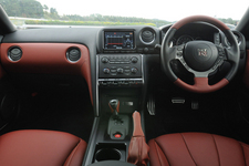 日産 新型GT-R（2013年モデル）Premium edition [ファッショナブルインテリア] インパネ