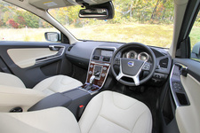 ボルボ XC60 T6 AWD インパネ・フロントシート周り