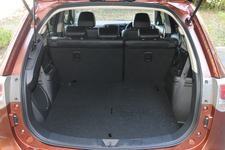 三菱 新型 アウトランダー 24G NAVI Package ラゲッジ・荷室(5人乗り乗車時)