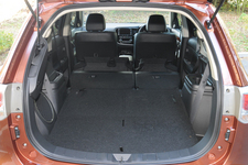 三菱 新型 アウトランダー 24G NAVI Package ラゲッジ・荷室(2名乗車時)