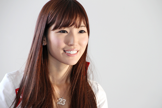 本山 哲 選手＆AUTECH レースクイーン 美波千夏 スペシャルインタビュー