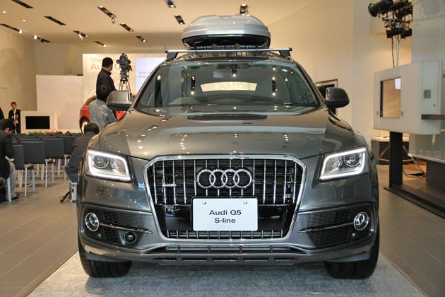 新品　2色選択可能　アウディ audi Q5 8R 2013- 2017　後期 フロントグリル SＱ5ルック フロントガーニッシュ 2色選択可能 アウディ audi Q5 8R 2013- 2017 後期 フロントグリル