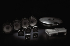 「ムラーノ」の特別仕様車 「モード・ロッソ」