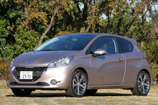 プジョー 208 GT[ボディカラー：ブロッサム・グレー(新色)]