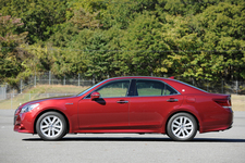 トヨタ 新型クラウン アスリートSハイブリッド（レッド／赤（ファブリック））